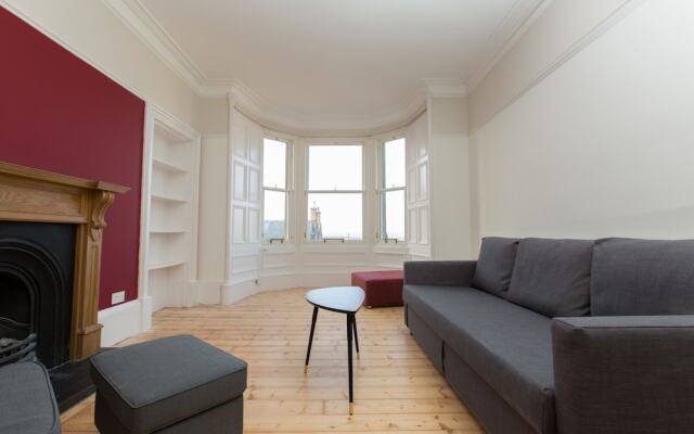 Spacious 1BR Flat With View in Edinburgh -sleeps 4