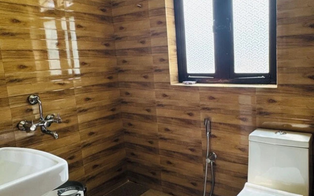 XTSY Travellers Hostel