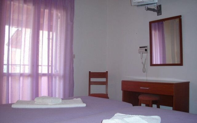 Biscoutsis Apartments & Studios