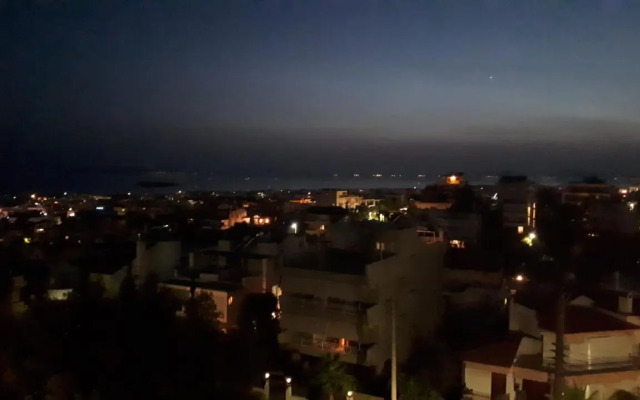 Sea view,big and comfortable appartment in Voula