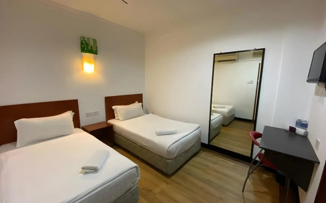 Super OYO 89847 Switz Paradise Hotel