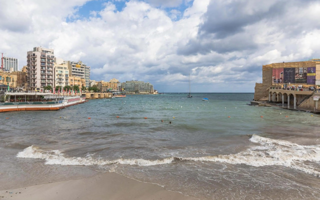 Fantastic 3 Bedroom Duplex Penthouse with Terrace