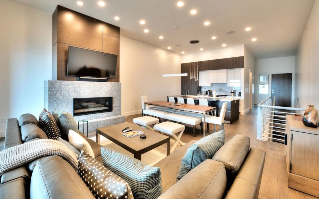 3br/3ba Stunning  In Canyons Village 3 Bedroom Condo by RedAwning