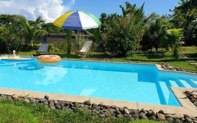 bungalow confortable avec piscine.