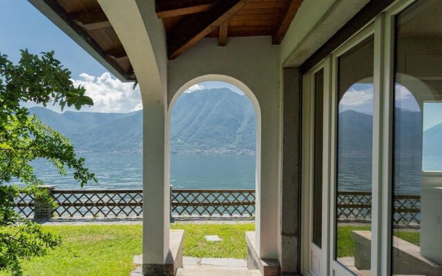 Villa Bianca - Front Lake Pool