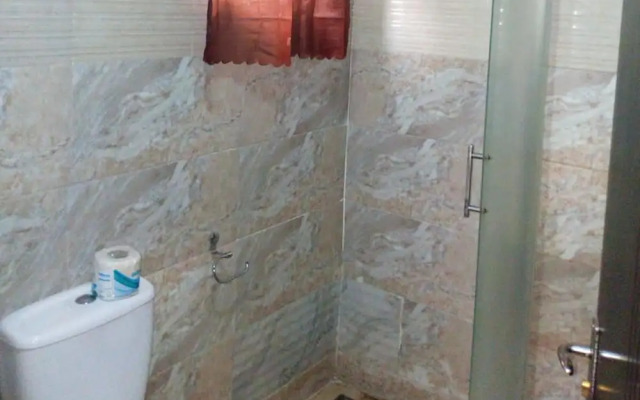 Danest Hotel And Suites