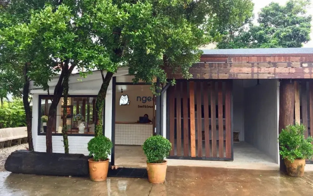 Ngeeb Bed & Breakfast