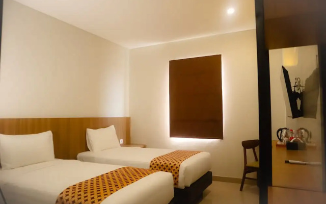 Front One Hotel Gombong