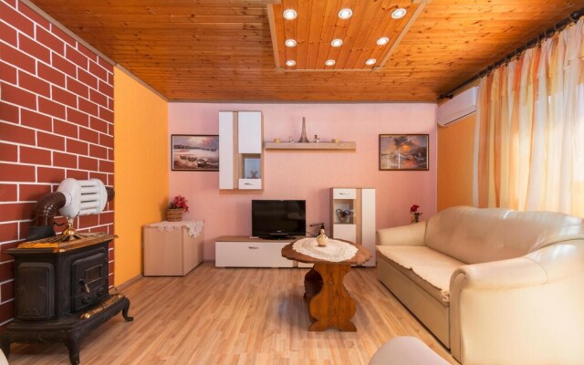 Stunning Home in Pula With Wifi and 2 Bedrooms
