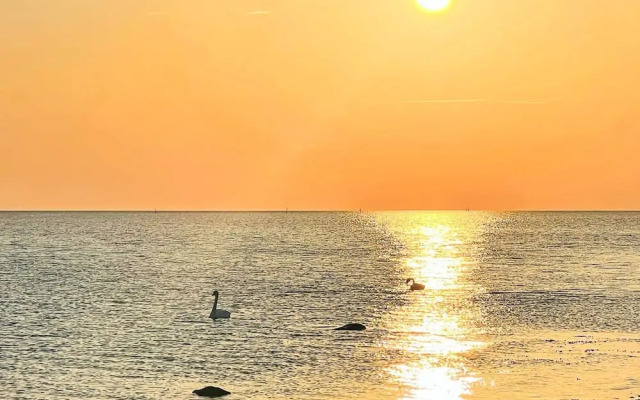 Cozy Summer House Near Ore Strand