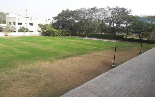 Hotel President Banquet & Lawns