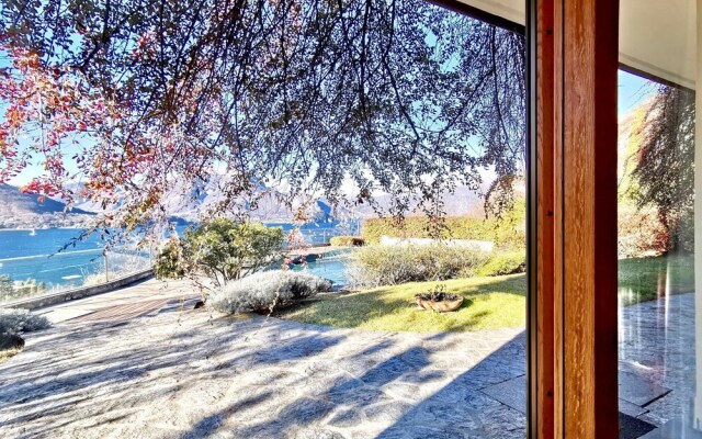 Sumptuous and panoramic Lake Como villa.