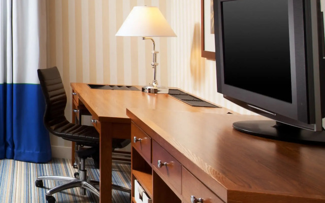 Four Points by Sheraton Bakersfield