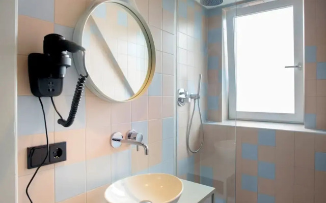 The Green Elephant Hostel & Spa