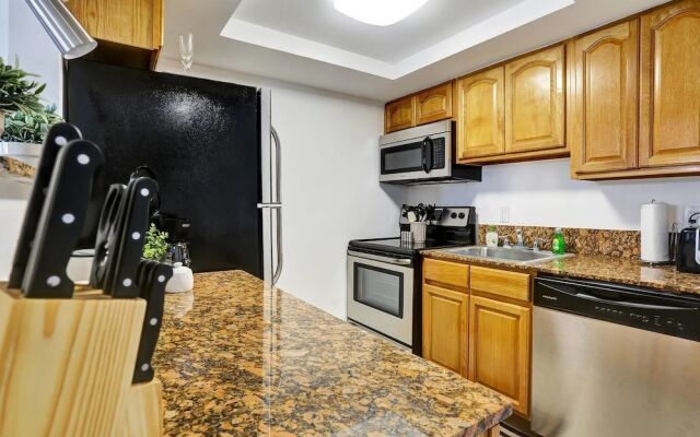 Stylish & Unique 1 BR Designer Waterview APT