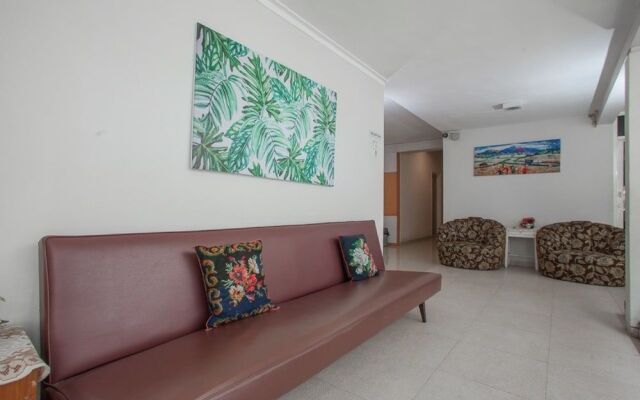 RedDoorz Plus @ Idjen Boulevard Malang