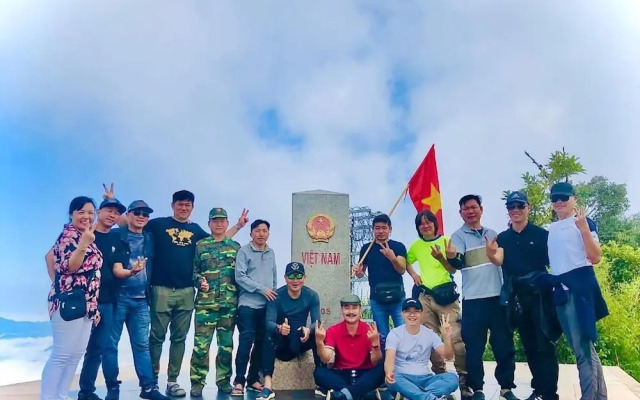 Frontier Hostel & Tours