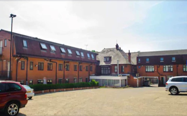Luton Hotel