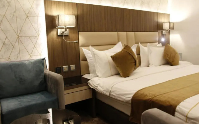 Golden Daan Hotel
