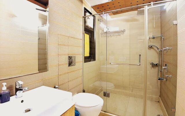 Bluo 3Bhk Green Park, Private Garden Balcony, Lift