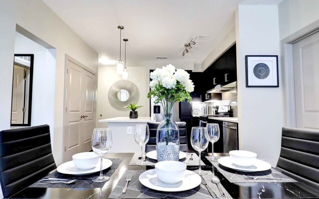 Rooftop Pool with Views-King Beds-Parking 1123