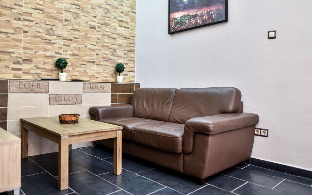 Corvin Point Rooms and Apartments