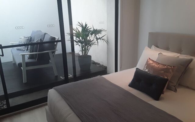 Sunshine Beach Luxe Apartment