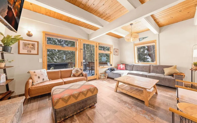 Tahoe City Retreat For 8!