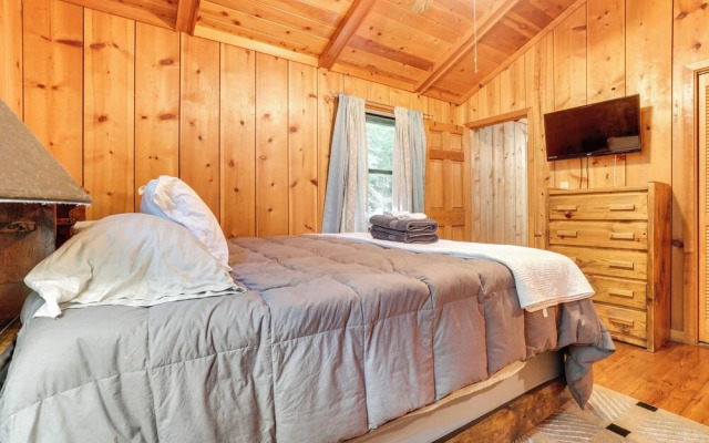 Private Hot Tub & Game Room: Cleveland Getaway