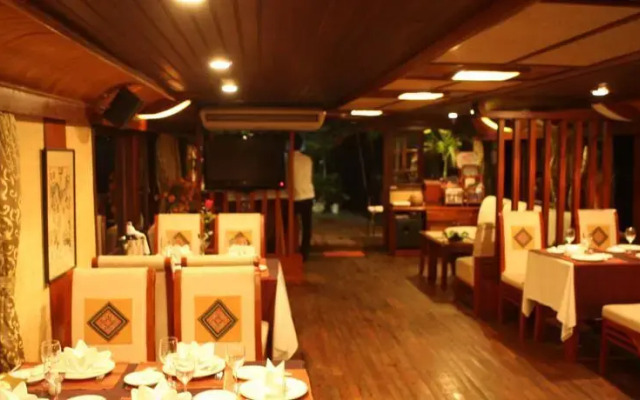 Halong Classic Sail