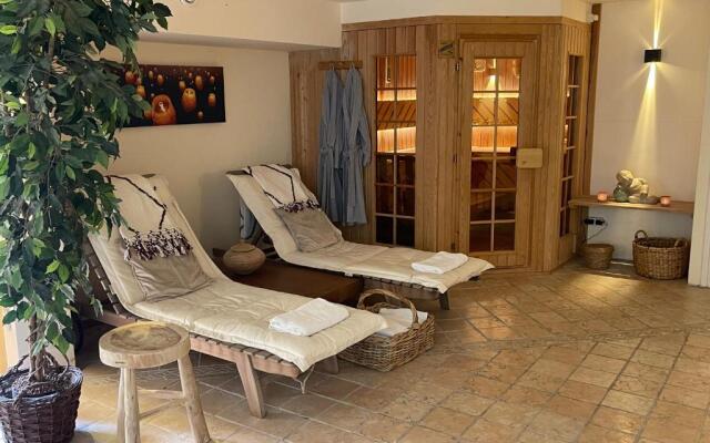Exclusive villa AMS area