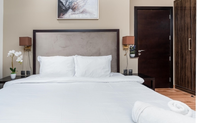 Superhost - Elegant Apartment With Balcony In Downtown