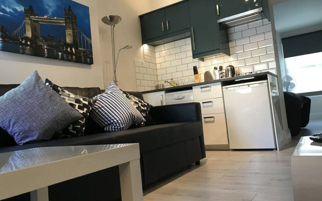 SHQ Apartments