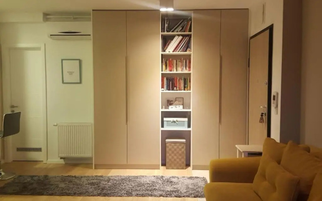 New elegant apartment with free parking and wifi