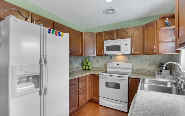 1505 Citrus Street Home by RedAwning