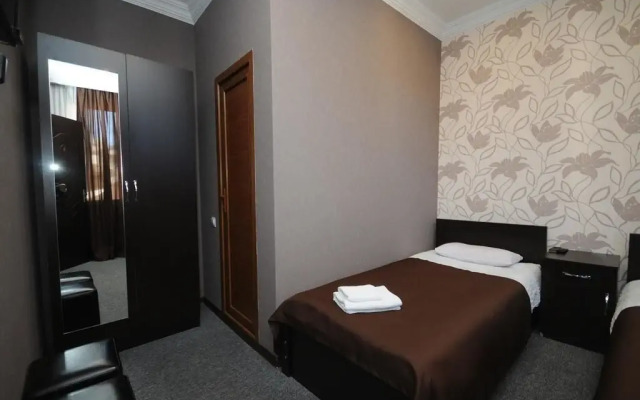 7 rooms