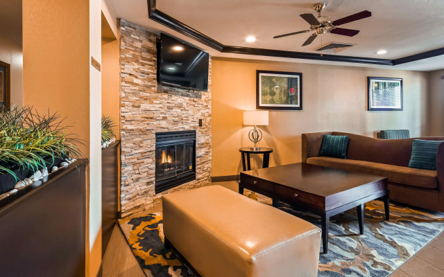 Best Western Plus Twin View Inn & Suites