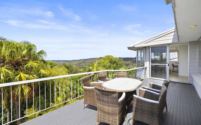 Spacious 5-bed Beach House With Ocean View