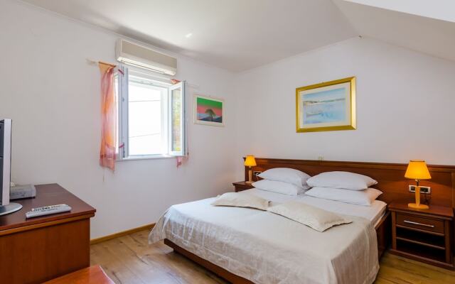 Apartments & Rooms V&M