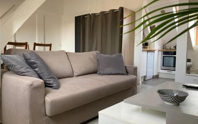 T3 Lumineux Proche Château Tout Equipé