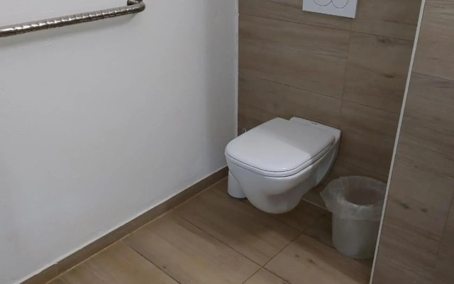 EG-Zimmer mit Bad und Terrasse