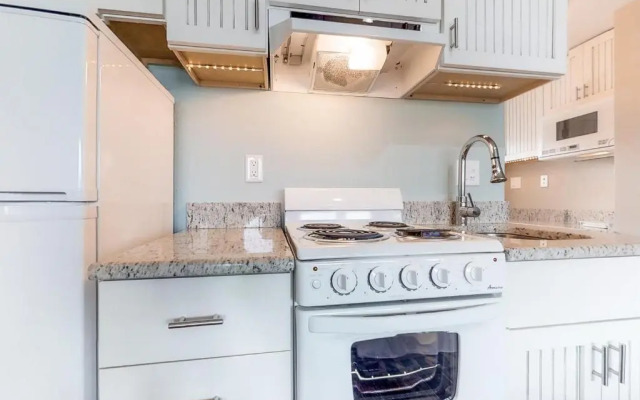 Bungalow Beach Place 5 by RedAwning