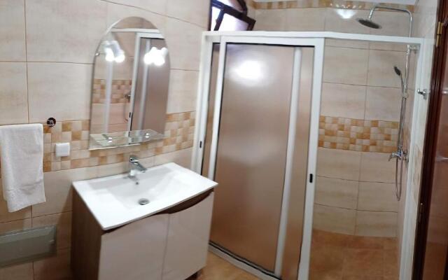 Arcos Grand Suites with pool