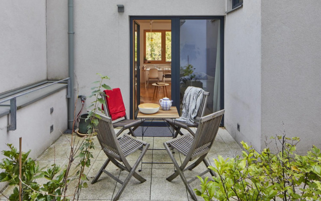 Spacious Loft in Žižkov by Prague Days