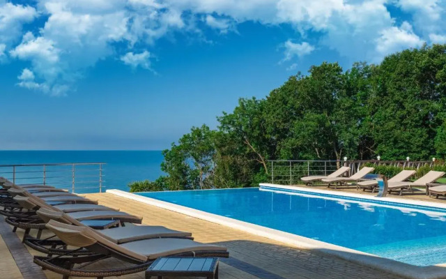 Grand Paradise Hotel