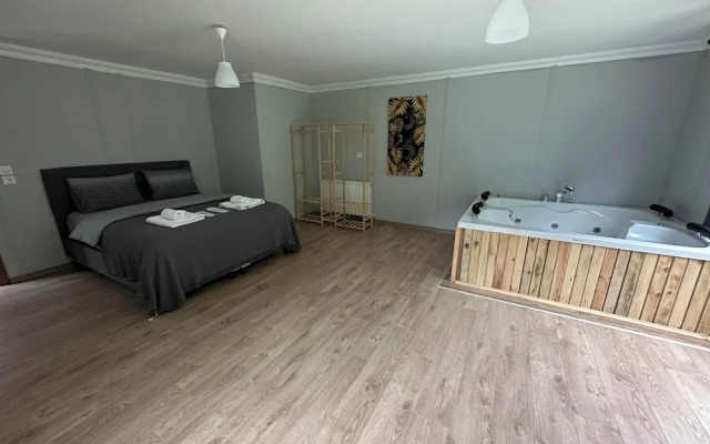Mariposa Luxury House