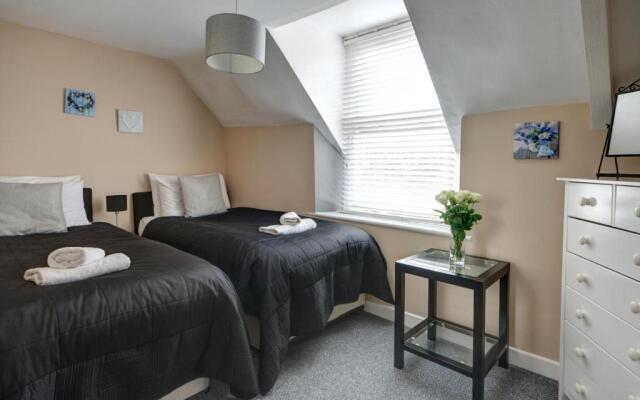 Walkers Court By Treetop Property