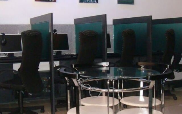 OYO 769 Poblacion Suites Polaris