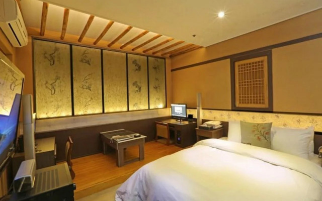 Film 37.2 Hotel