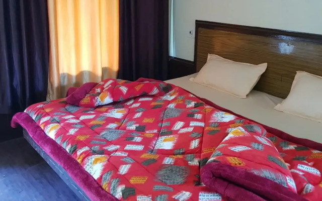 Goroomgo Aby's Hut Manali